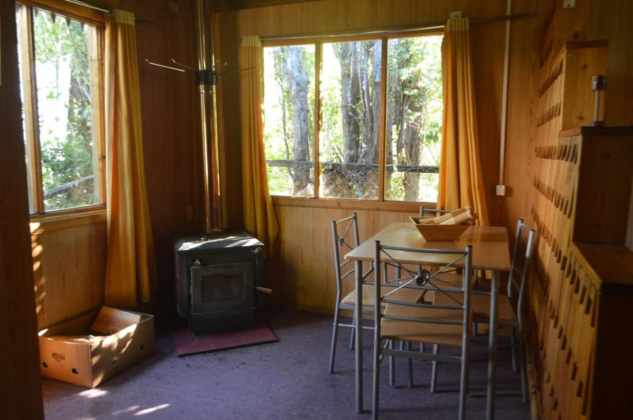 Hostal Y Cabanas Vientos Del Sur Puerto Ingeniero Ibanez Bagian luar foto