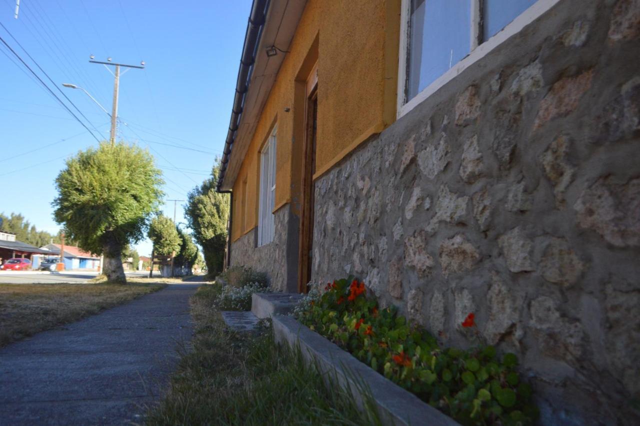 Hostal Y Cabanas Vientos Del Sur Puerto Ingeniero Ibanez Bagian luar foto